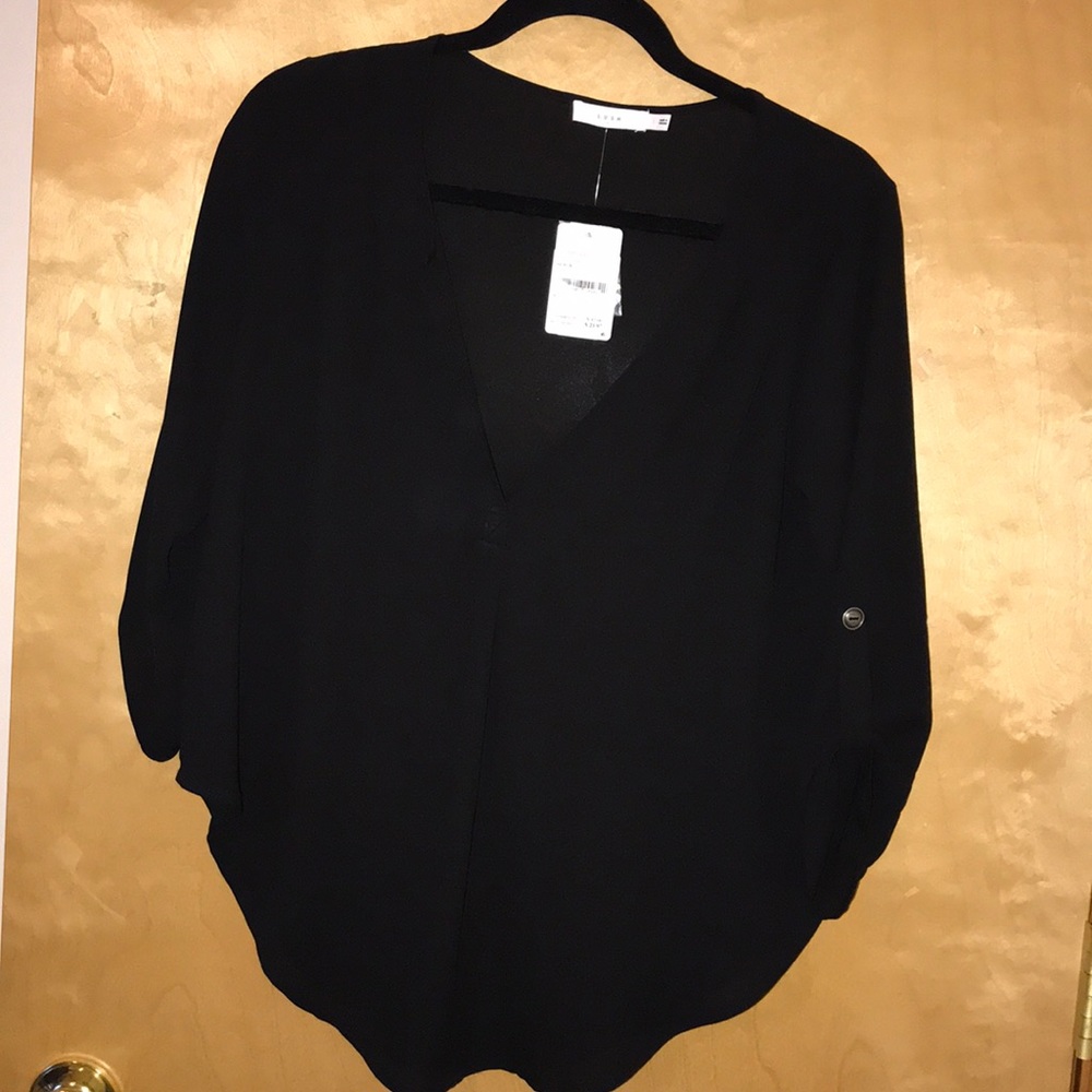 Sheer quarter sleeve v-neck top